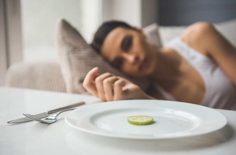 Trastornos de conducta alimentaria (TCA): síntomas, causas y tratamiento
